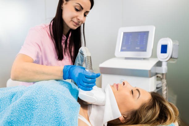 Cryolipolysis During Procedure - Dr. Viral Desai